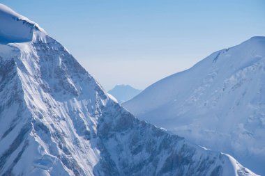 Khan Tengri tepesinin manzarası, Tian Shan, Kazakistan 