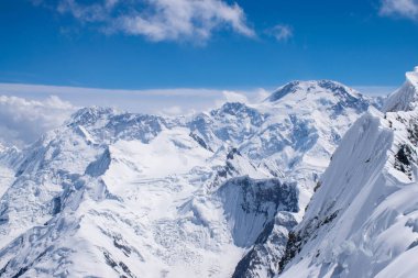 Khan Tengri tepesinin manzarası, Tian Shan, Kazakistan 