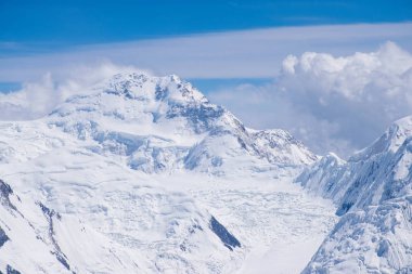 Khan Tengri tepesinin manzarası, Tian Shan, Kazakistan 
