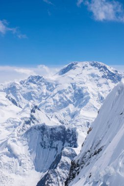Khan Tengri tepesinin manzarası, Tian Shan, Kazakistan 