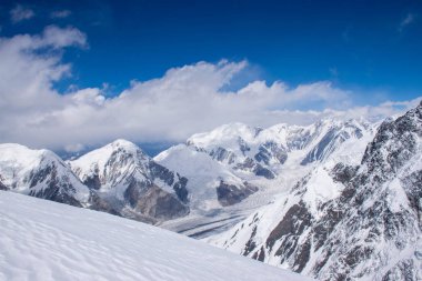Khan Tengri tepesinin manzarası, Tian Shan, Kazakistan 
