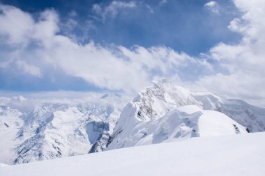 Khan Tengri tepesinin manzarası, Tian Shan, Kazakistan 