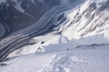 Khan Tengri tepesinin manzarası, Tian Shan, Kazakistan 