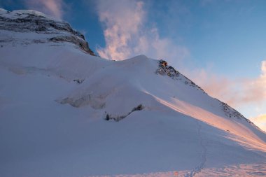 Khan Tengri tepesinin manzarası, Tian Shan, Kazakistan 