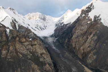 Khan Tengri tepesinin manzarası, Tian Shan, Kazakistan 