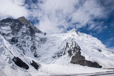 Khan Tengri tepesinin manzarası, Tian Shan, Kazakistan 