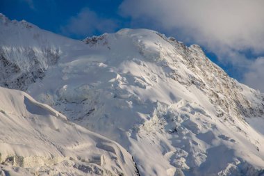 Khan Tengri tepesinin manzarası, Tian Shan, Kazakistan 