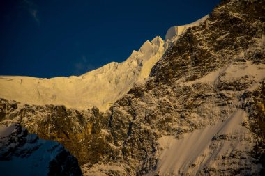 Khan Tengri tepesinin manzarası, Tian Shan, Kazakistan 