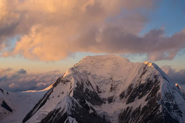 Scenic View Khan Tengri Peak Tian Shan Kazakhstan — 스톡 사진