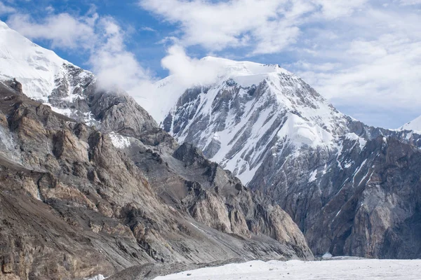 Khan Tengri Tepesinin Manzarası Tian Shan Kazakistan — Stok fotoğraf