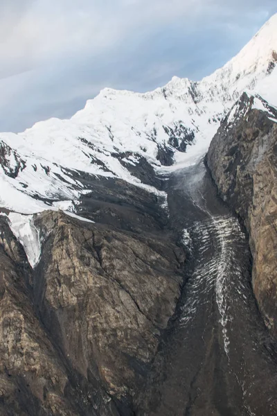 Luonnonkaunis Näkymä Khan Tengri Huippu Tian Shan Kazakstan — kuvapankkivalokuva