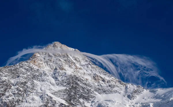 Khan Tengri tepesinin manzarası, Tian Shan, Kazakistan 