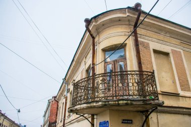 Gündüz vakti Viborg şehrinin yanından geçiyor, Rusya