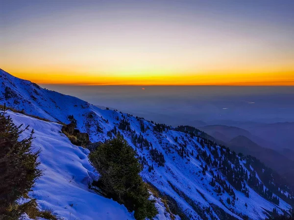 Vista Panorámica Las Montañas Alatau Durante Amanecer Tian Shan Kazajstán — Foto de Stock