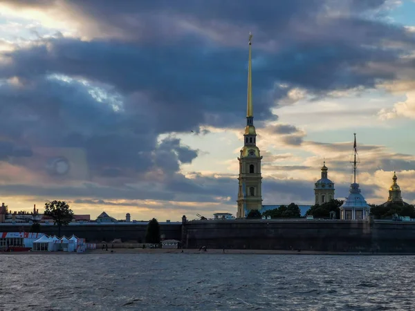 Günbatımı Arka Planında Petersburg Şehri Manzarası Rusya — Stok fotoğraf