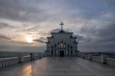 Efendimiz İsa 'nın gözlem güvertesi ve kulesi Kaunas, Litvanya' daki Diriliş Bazilikası.