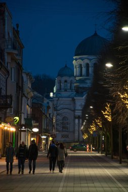 Akşamları tarihi binalara bakmak, seyahat kavramı