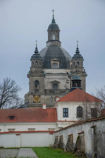 Vista Iglesia Del Monasterio Pazaislis Nublado Día Otoño Kaunas Lituania —  Fotos de Stock