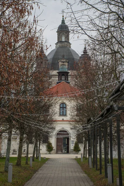 Vista Dia Nublado Outono Igreja Monastery Pazaislis Kaunas Lituânia — Fotografia de Stock