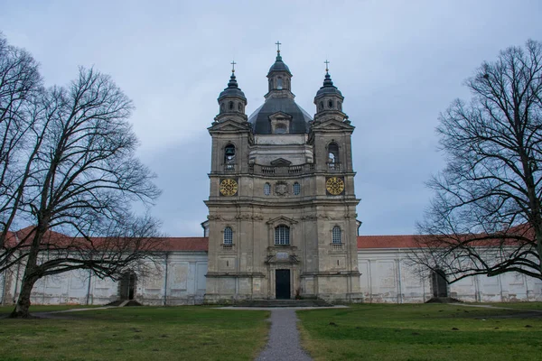 Vista Iglesia Del Monasterio Pazaislis Nublado Día Otoño Kaunas Lituania —  Fotos de Stock