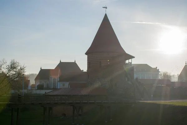 歴史的中心部のカウナス城 リトアニア バルト諸国の暖かい冬 — ストック写真