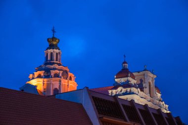 Akşamları tarihi binalara bakmak, seyahat kavramı