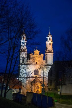 Akşamları tarihi binalara bakmak, seyahat kavramı