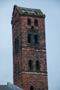 Sonbahar mevsiminde antik bina manzarası, seyahat konsepti