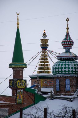 View Temple of All Religions, Universal Temple kış mevsiminde, Kazan, Rusya