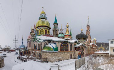 View Temple of All Religions, Universal Temple kış mevsiminde, Kazan, Rusya
