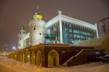 Rusya 'da kış mevsiminde Kazan kentinin mimari aydınlanmasının manzarası