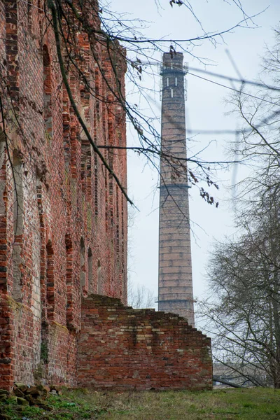 Sonbahar mevsiminde antik bina manzarası, seyahat konsepti