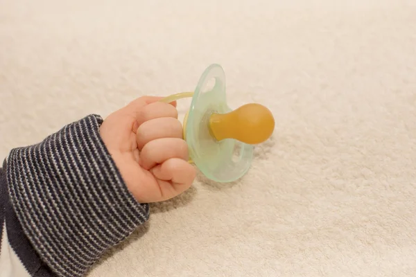 Close up of baby little hand with pacifier dummy — Stock Photo, Image