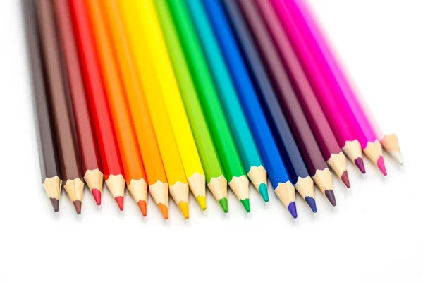 Lápis de cor isolados no fundo branco. De volta à escola — Fotografia de Stock