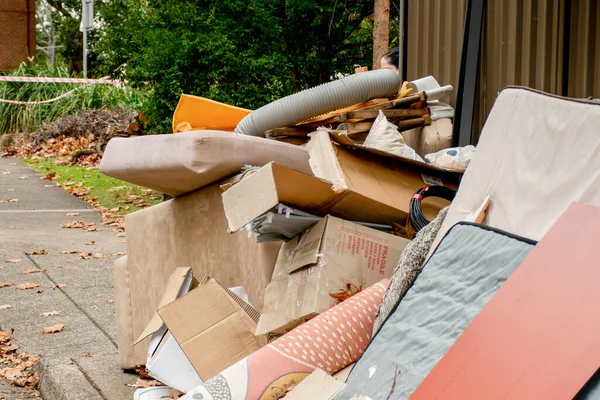 Huishoudelijk Afval Dat Stoep Wordt Gezet Voor Inzameling Van Raadsafval — Stockfoto