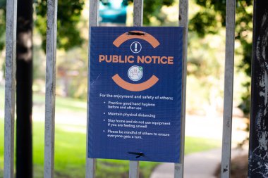 Kamu duyurusu ve sağlık emirleri. Avustralya, NSW 'de park ve oyun alanı biraz kısıtlama ve sosyal mesafeyle açık