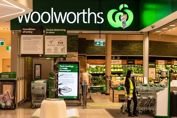 Sydney Australia 2020 Entrada Supermercado Woolworths Con Pancartas Distanciamiento Social — Foto de Stock