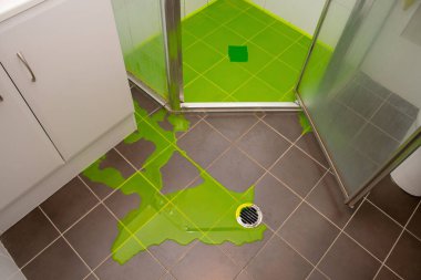 Duş sızıntısı göstergesi boya sızıntısını kontrol etmek için duş tavasının tabanını değiştirmek için test