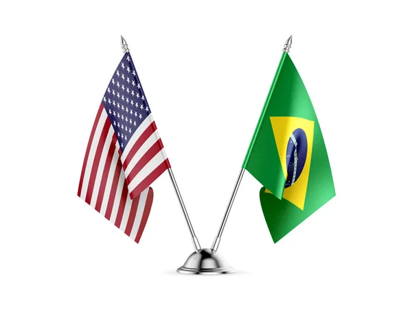 Bandeiras de mesa, Estados Unidos América e Brasil, isoladas em fundo branco. Imagem 3d — Fotografia de Stock