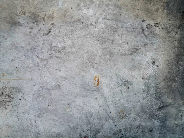Ayakkabı baskılı kirli beton zemin. Beton doku arka planı. — Stok fotoğraf