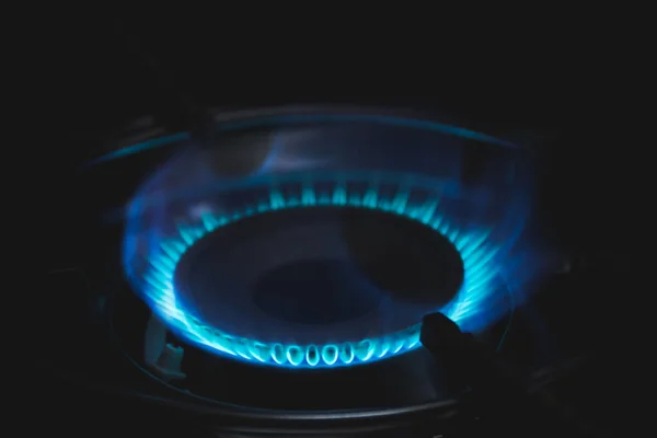 Flame of gas on kitchen stove. Selective focus. — Stock Photo, Image