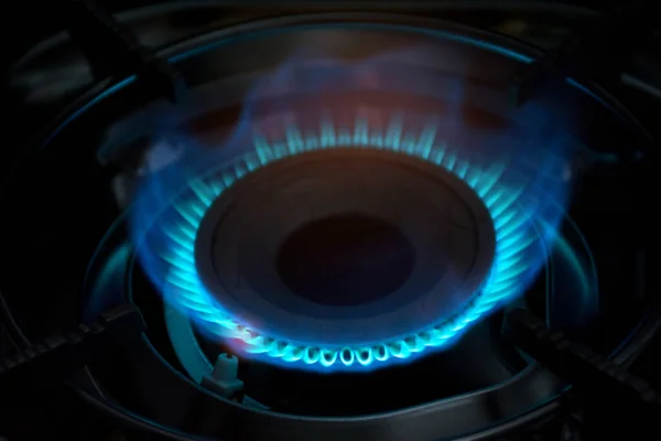 Flame of gas on kitchen stove. Selective focus. — Stock Photo, Image