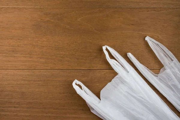 Bolsa Plástico Blanco Sobre Fondo Madera Reducir Concepto Reciclaje Reutilización —  Fotos de Stock