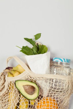 Avokado, ıspanak, muz ve portakallı yeşil smoothie. Sağlıklı gıda konsepti. Boşluğu kopyala