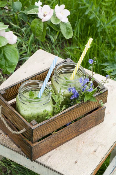 Smoothie Vert Sur Fond Gris Avec Avocat Épinards Banane Orange — Photo