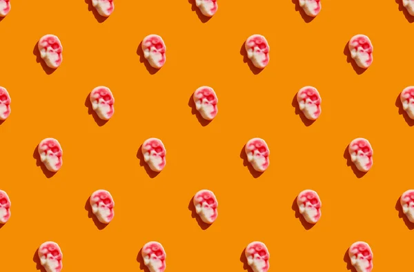 오렌지색 배경에 마멀레이드의 두개골 형태로 만들어 패턴입니다 재밌는 — 스톡 사진