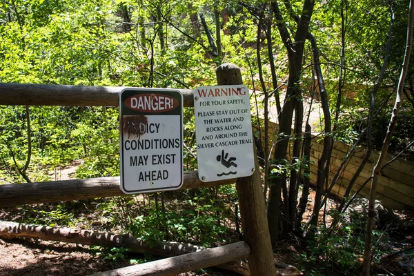 Helen Şelaleyi Avlıyor Colorado Yaz 2019 Tehlike ve Uyarı İşaretleri 