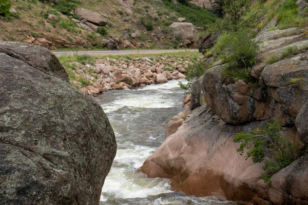 2019 yazında Colorado 'daki Güzel Dağ Akıntıları
