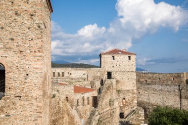 Selanik, Yunanistan, 11 Mayıs 2018: panoramik şehir Selanik, Yunanistan'ın eski Bizans Kalesi'nin. Yedi Koule en yüksek güvenlik hapishane 1989 kadar yapıldı.