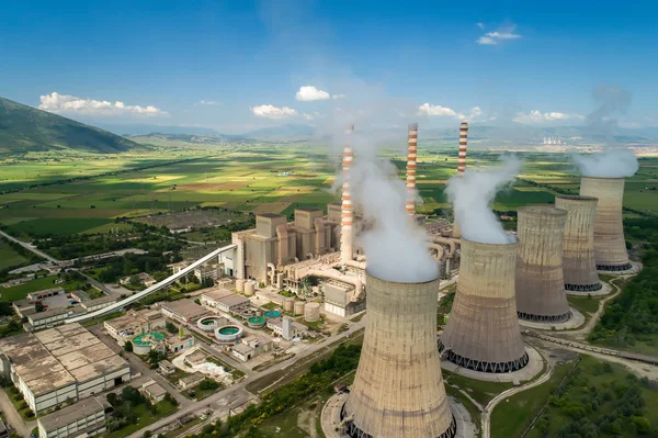 鸟瞰在希腊北部 Kozani 大管道生产电能的工厂 — 图库照片